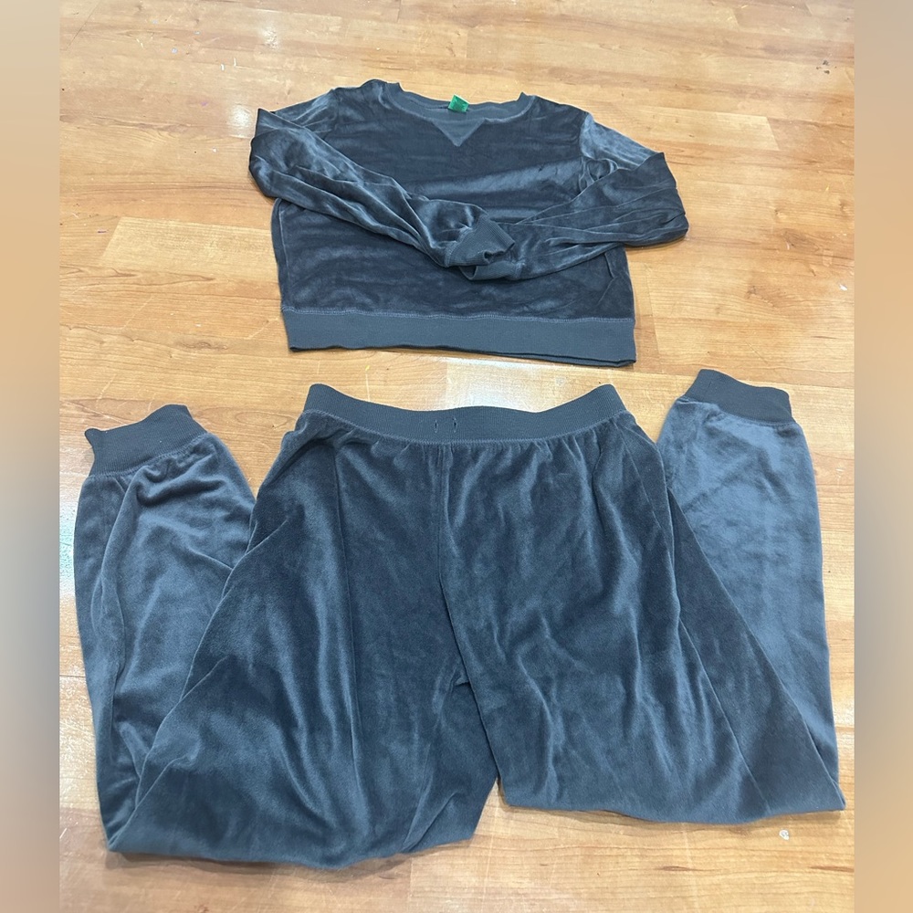 Pj set from honey dew size small adult! No tags but worn once.